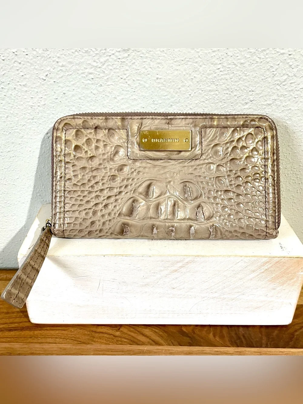 Brahmin Taupe Croc Embossed Leather Zip Around Wallet Organizer Quiet Luxury
